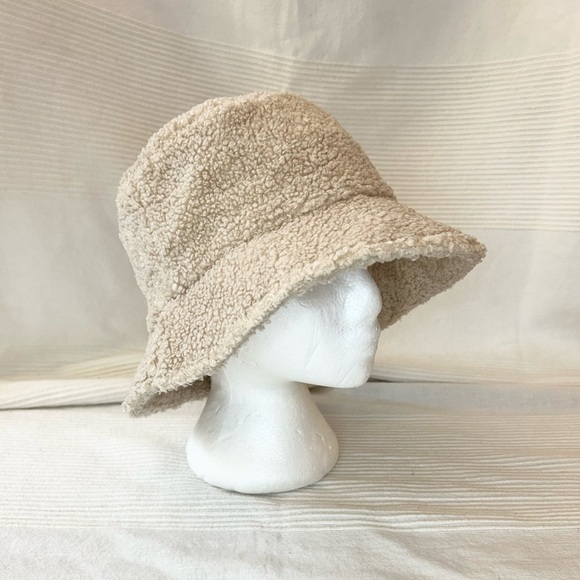 Sole Society Teddy Bucket Hat - Picture 7 of 11